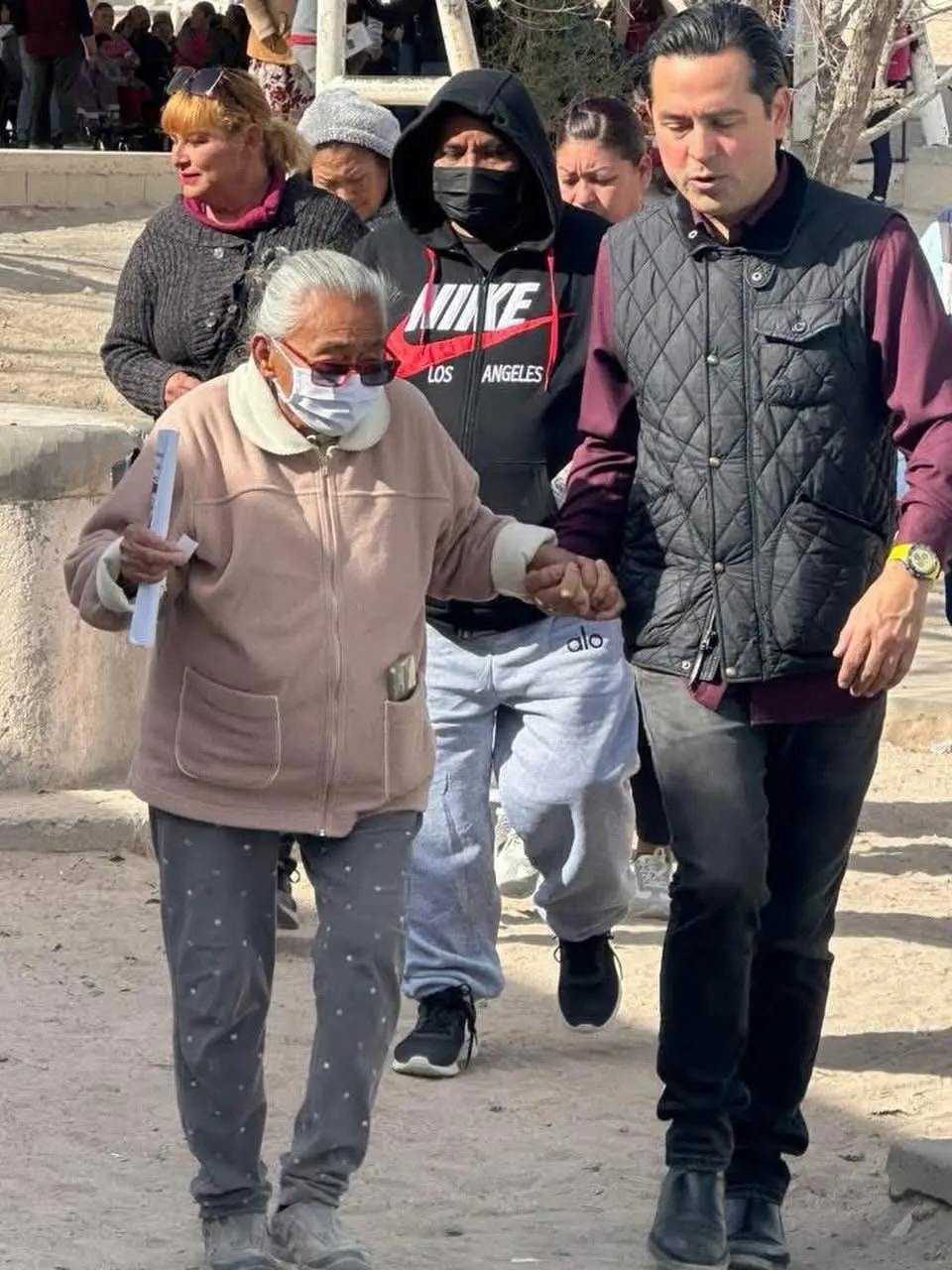 Paco Bribiescas en actividad de trabajo en territorio