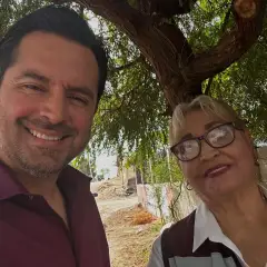 Francisco Bribiescas en actividad de trabajo en territorio