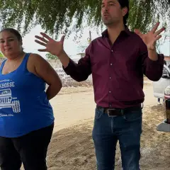 Francisco Bribiescas en actividad de trabajo en territorio