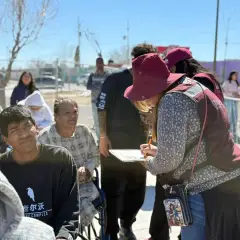 Francisco Bribiescas en actividad de trabajo en territorio