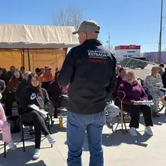 Francisco Bribiescas en actividad de trabajo en territorio