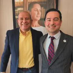 Francisco Bribiescas en actividad de trabajo en territorio