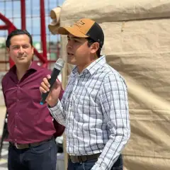 Francisco Bribiescas en actividad de trabajo en territorio