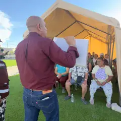 Francisco Bribiescas en actividad de trabajo en territorio