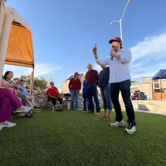 Francisco Bribiescas en actividad de trabajo en territorio