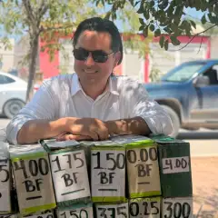 Francisco Bribiescas en actividad de trabajo en territorio