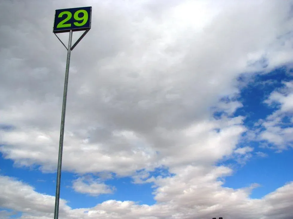 Poste número 29 sobre el bordo del Río Bravo.